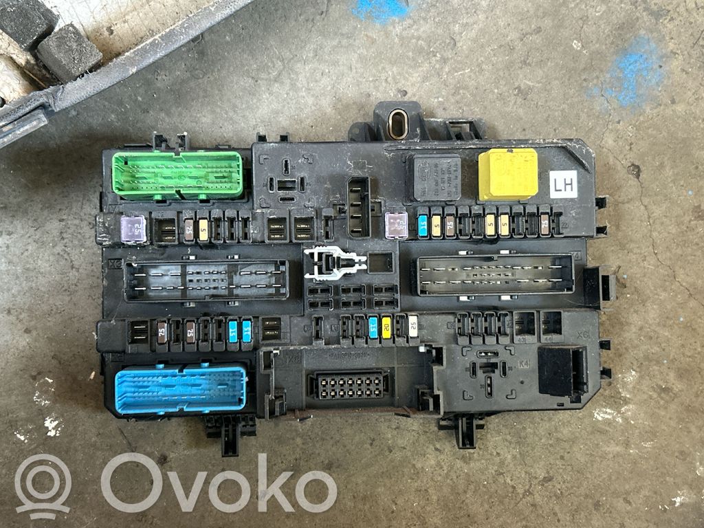 Opel Zafira B Módulo de fusible 