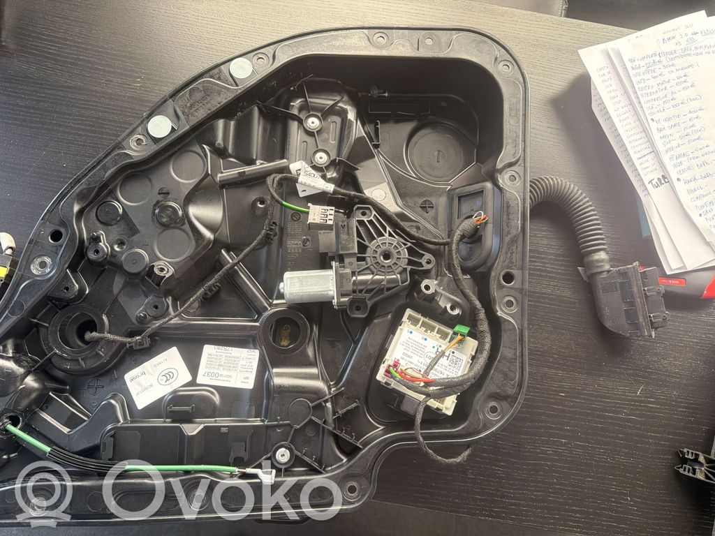 Mercedes-Benz E W213 Elektryczny podnośnik szyby drzwi tylnych 