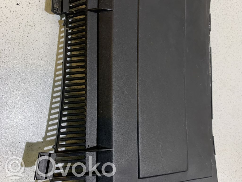 Oro mikrofiltro dangtelis   643183647749