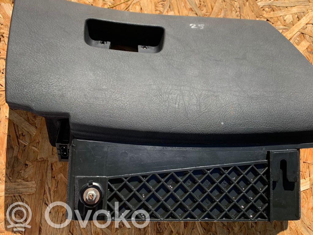 BMW 5 E39 Glove box 