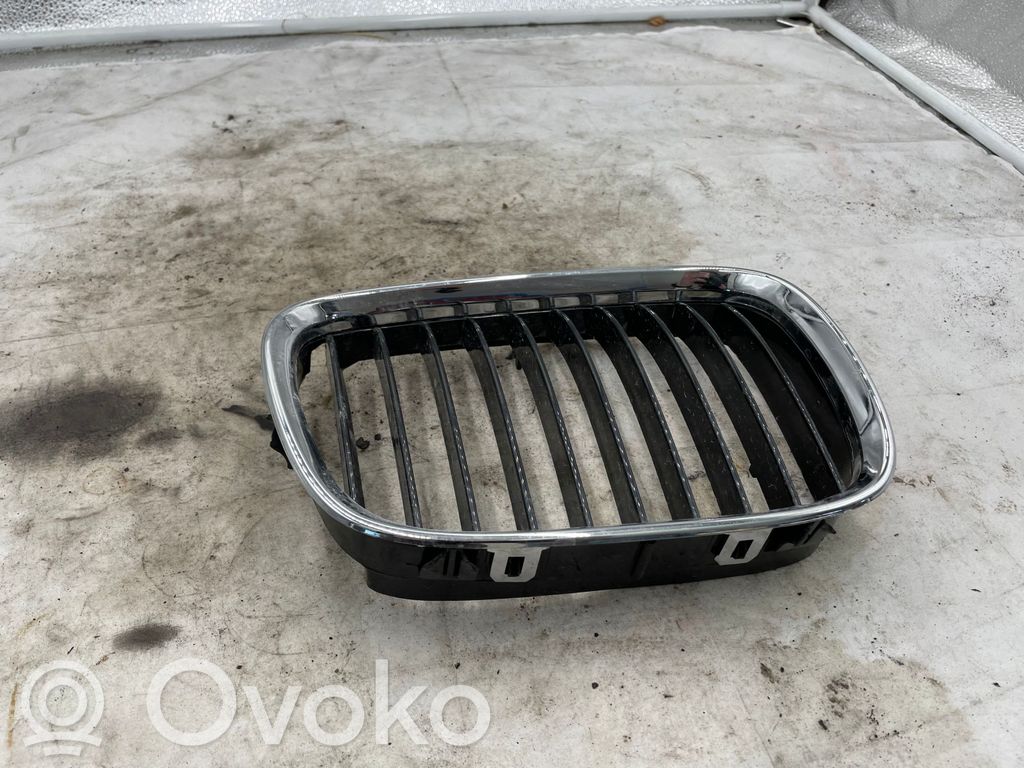 BMW 5 E39 Верхняя решётка 