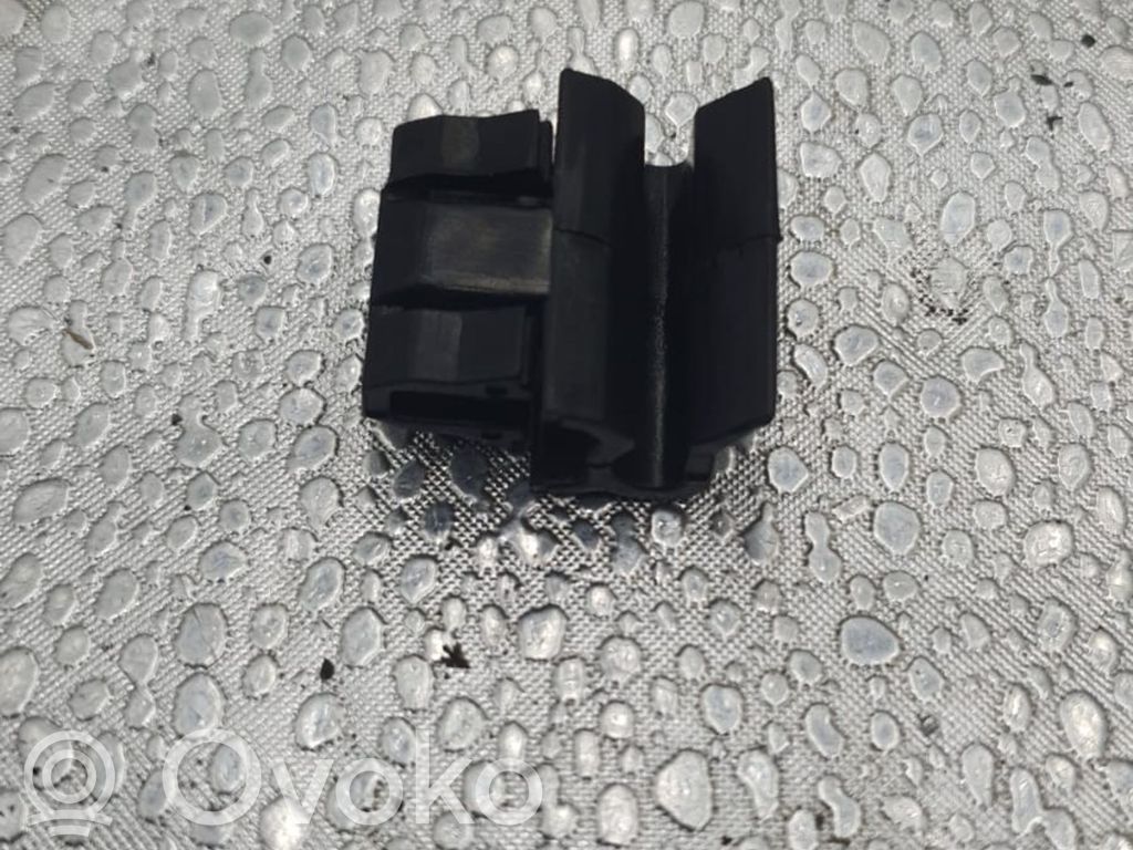 147287200C Tesla Model 3 Radiator support slam panel bracket, €5.00 | RRR