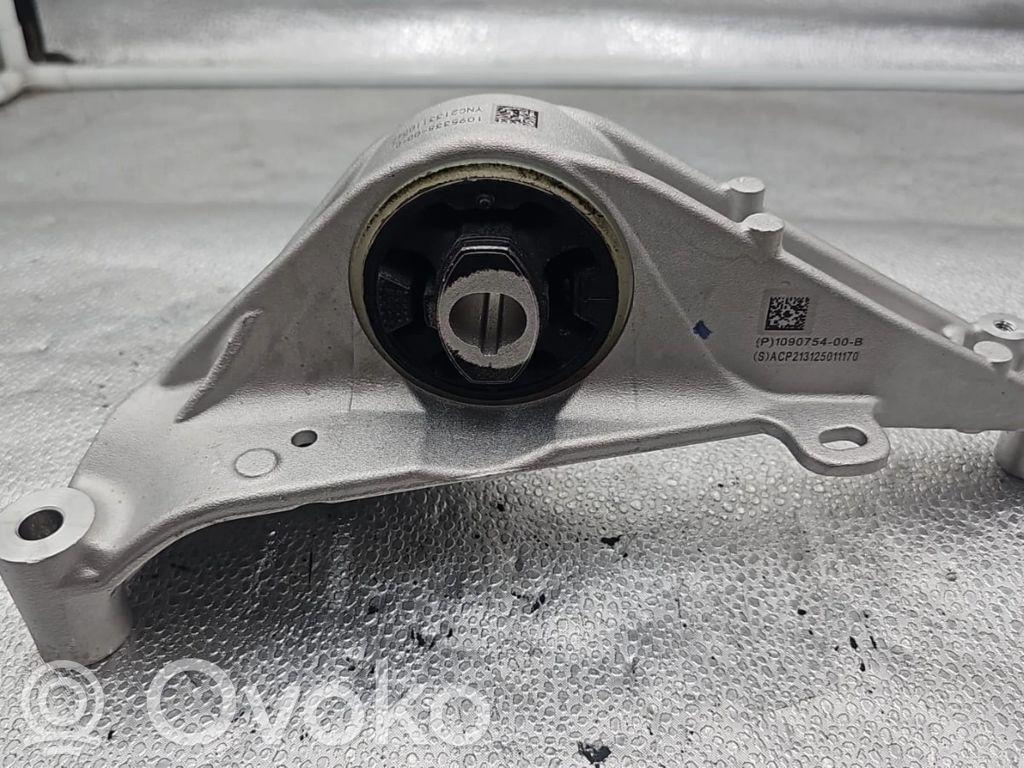 Tesla Model Y Engine mounting bracket 