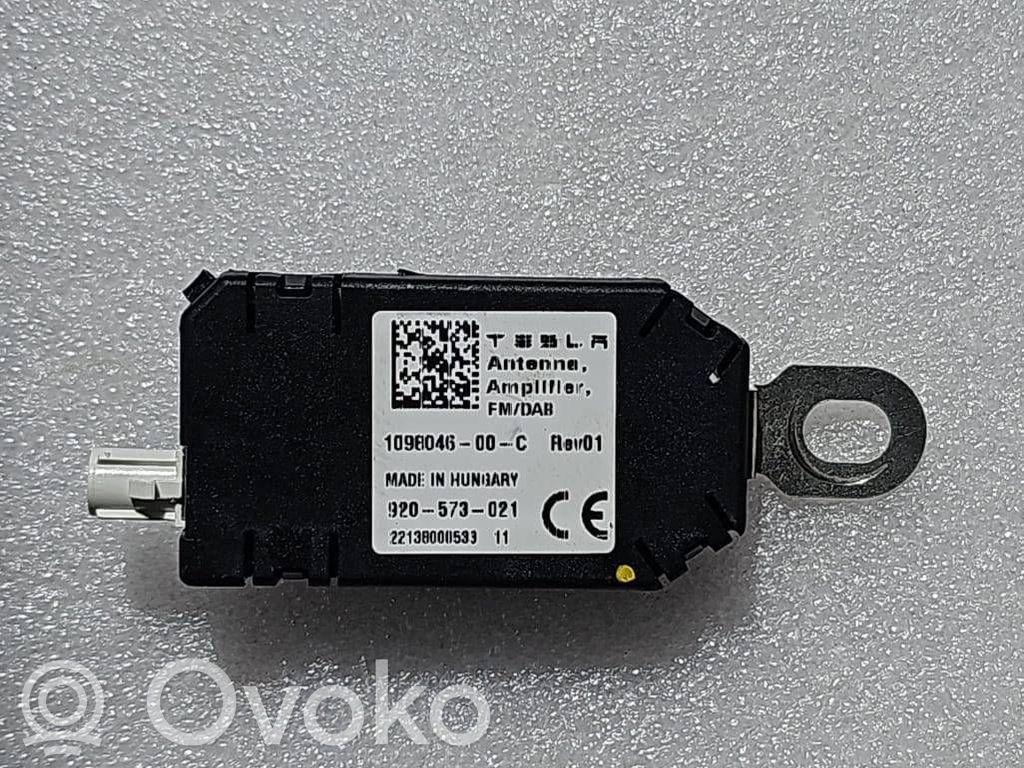 Tesla Model Y Antenos stiprintuvas 