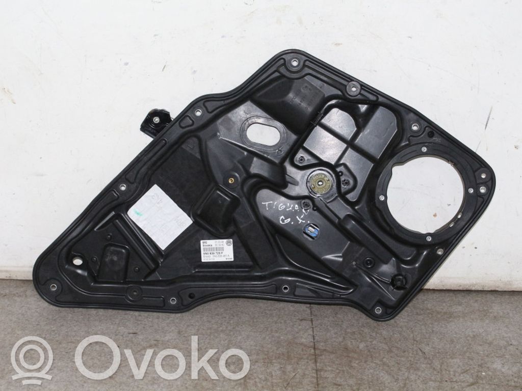 Volkswagen Tiguan Mechanizm podnoszenia szyby tylnej bez silnika 