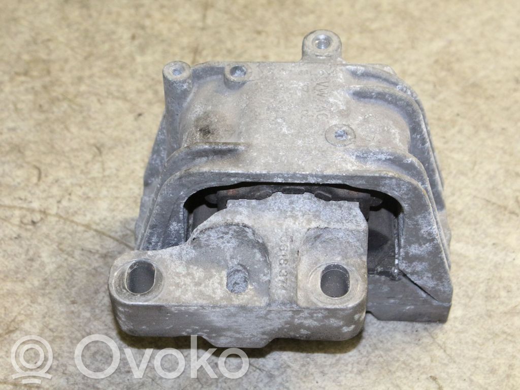 Volkswagen PASSAT B6 Engine mount bracket 