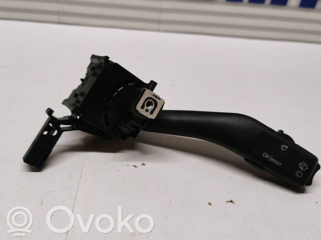 Volkswagen Golf V Wiper control stalk 