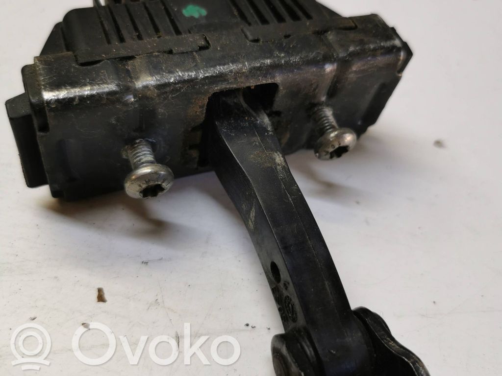 BMW 1 E81 E87 Durvju atvēruma ierobežotājs 