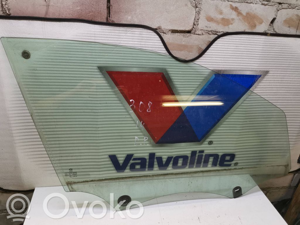 Peugeot 308 priekšējo durvju stikls (četrdurvju mašīnai) 
