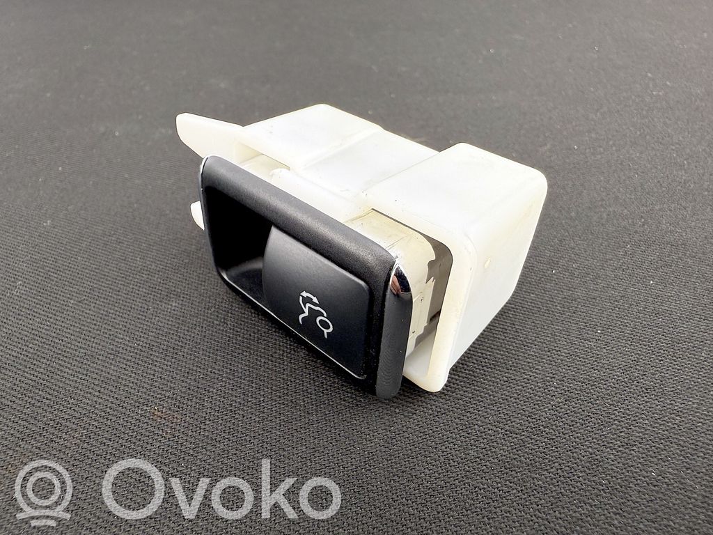 Mercedes-Benz E W212 Tailgate opening switch 