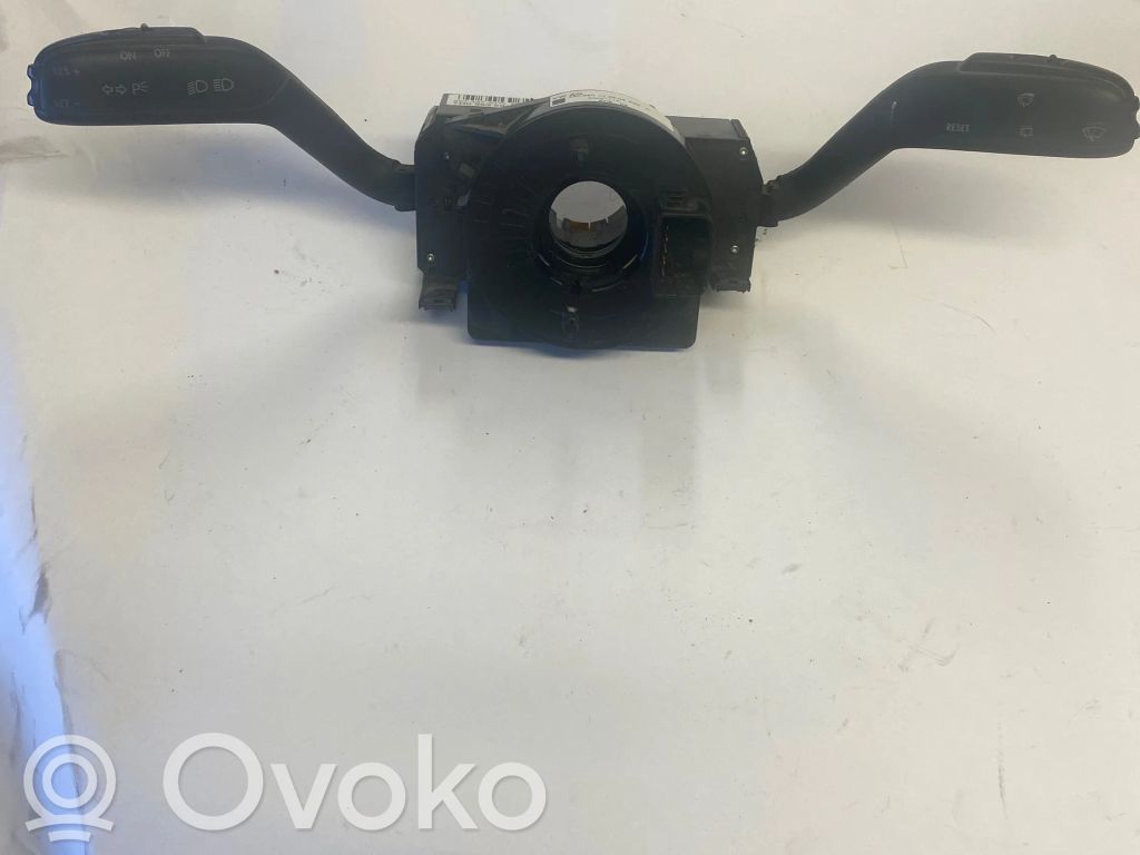 Skoda Fabia Mk2 (5J) Bloc semnalizator și ștergător parbriz 