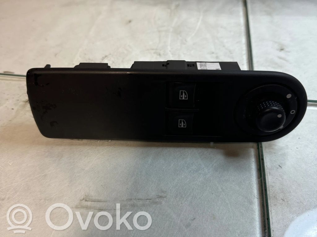 Renault Clio IV Electric window control switch 