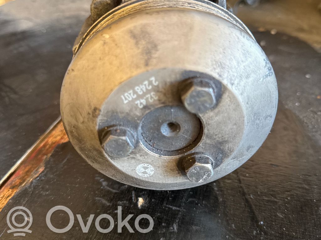 BMW 7 E38 Power steering pump 