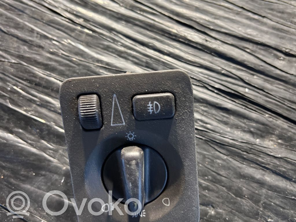 Light switch   758173,4616124