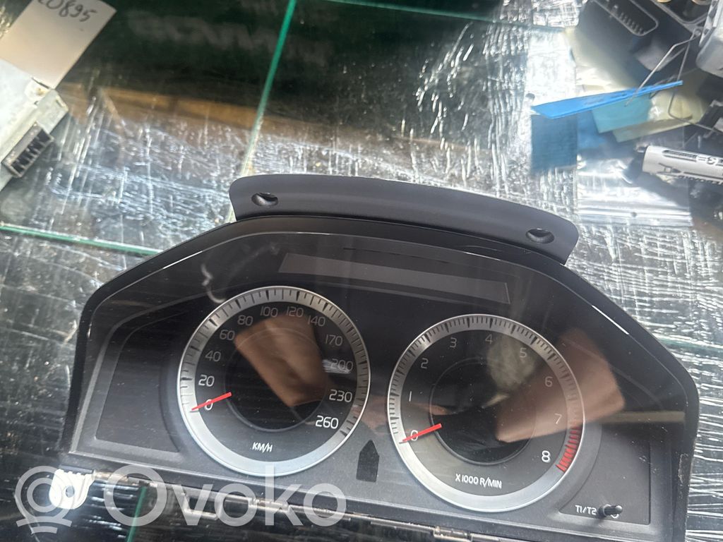 Volvo V70 Speedometer (instrument cluster) 