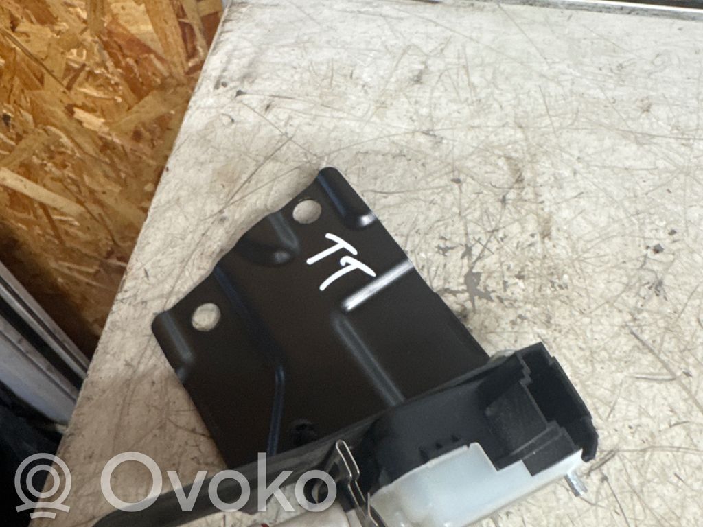 Audi TT TTS Mk2 Siłownik klapki wlewu paliwa 