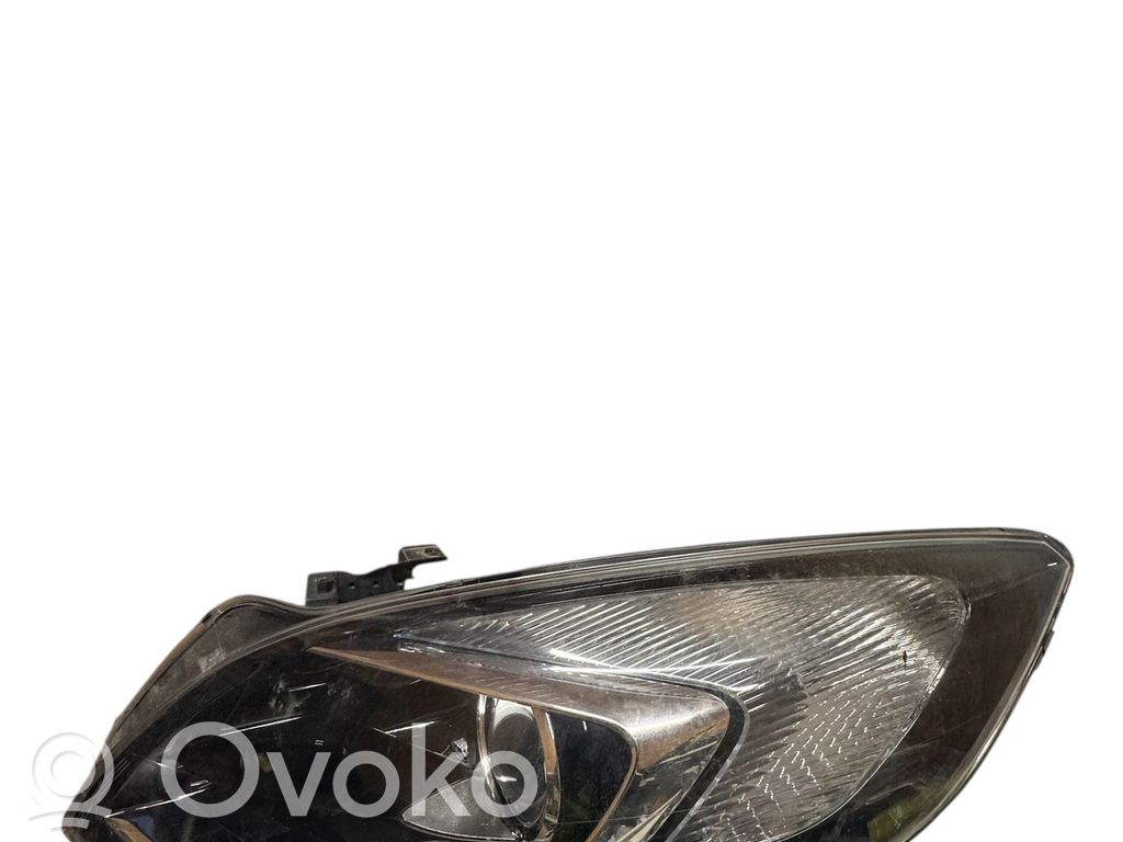 Opel Zafira C Lampa przednia 