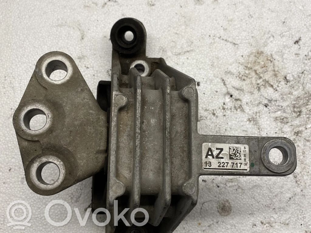 Opel Insignia A Engine mount bracket 