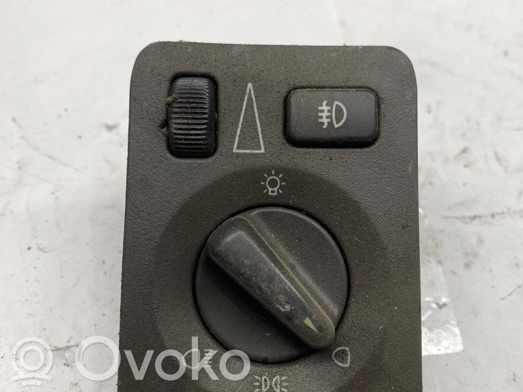 Light switch   758173