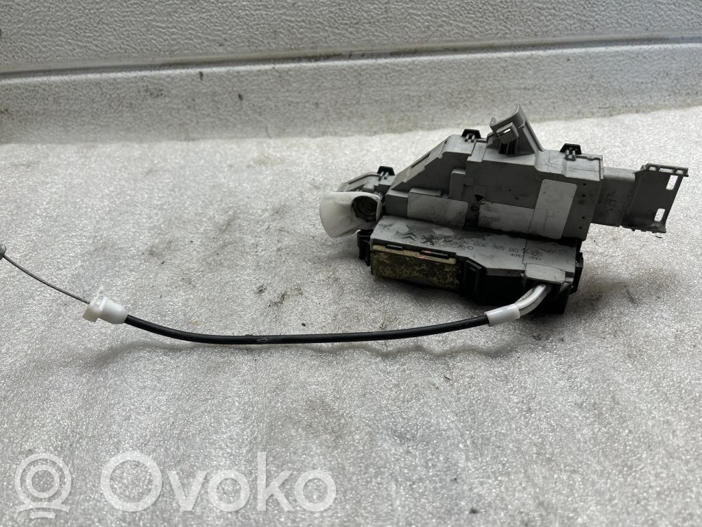 Peugeot 407 Zamek drzwi przednich 