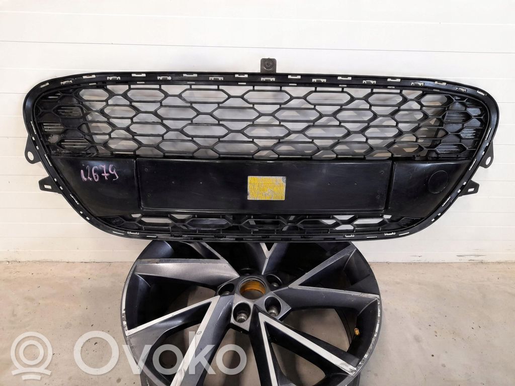 Citroen C3 Front bumper upper radiator grill 
