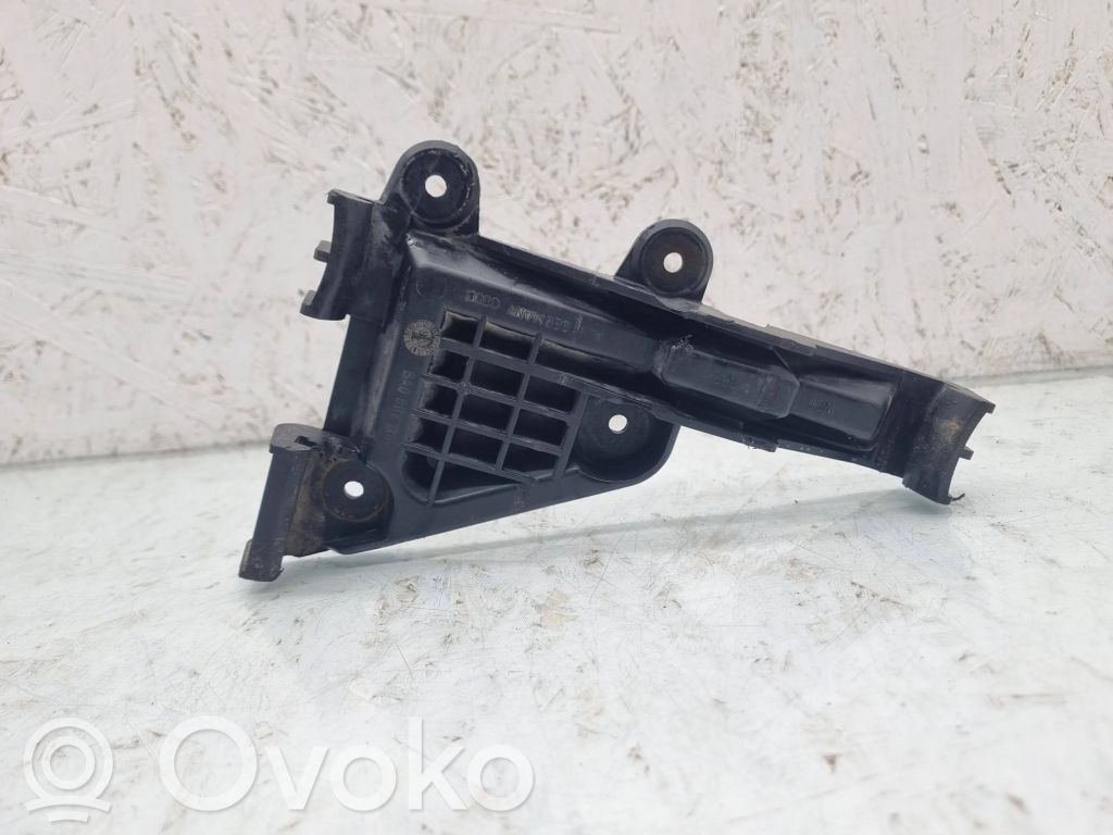 Front bumper mounting bracket   8A0807284