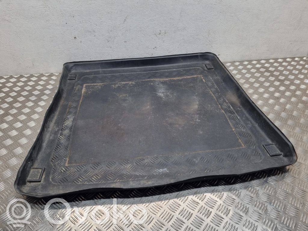Seat Exeo (3R) Trunk/boot floor carpet liner 