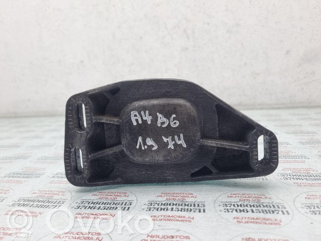 Audi A4 S4 B6 8E 8H Engine mounting bracket 
