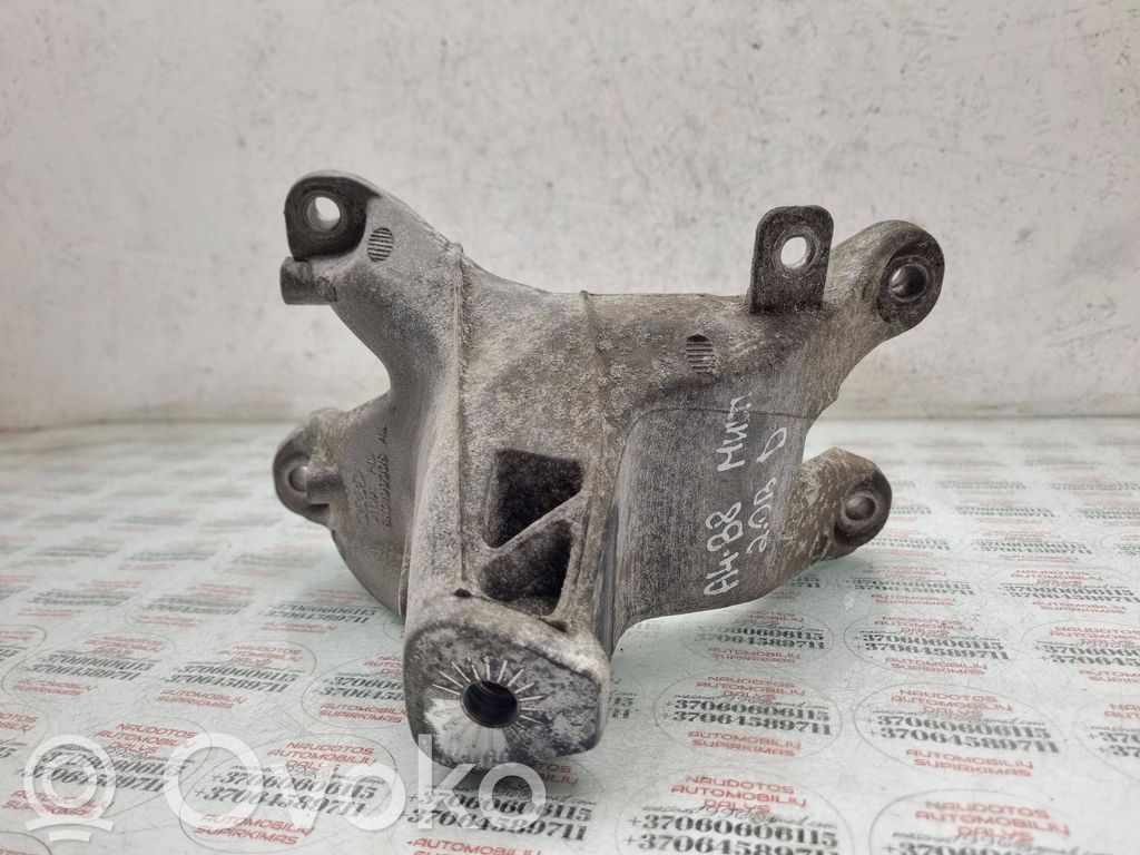 Audi A4 S4 B8 8K Engine mounting bracket 