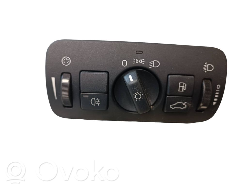 Light switch   30739433