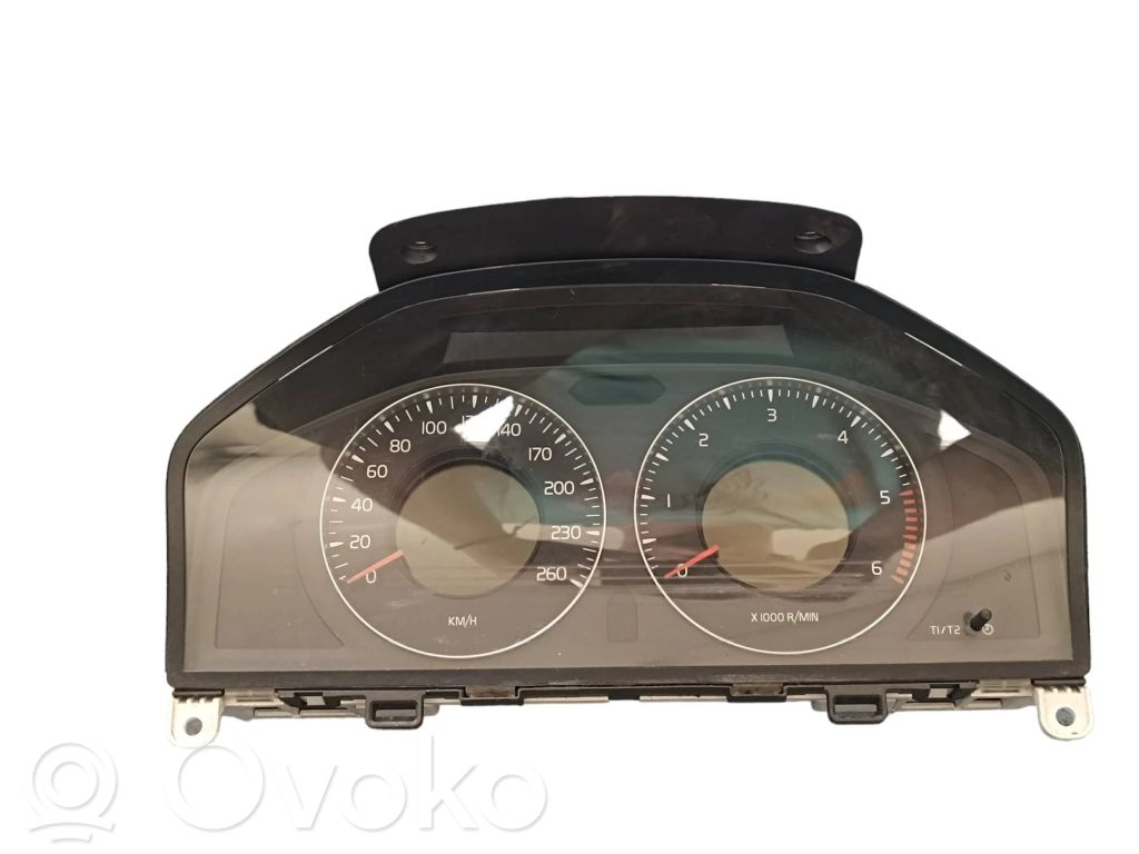 Volvo XC70 Speedometer (instrument cluster) 