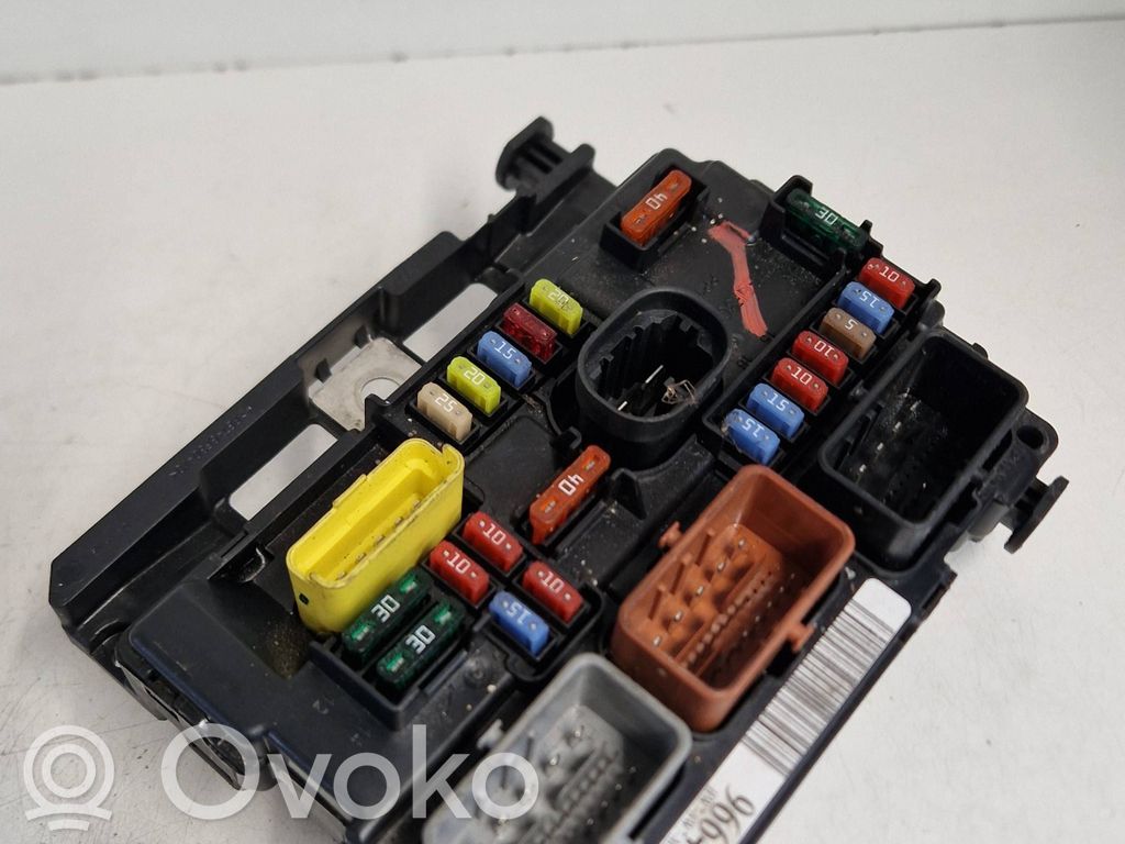 Peugeot 207 Fuse module 