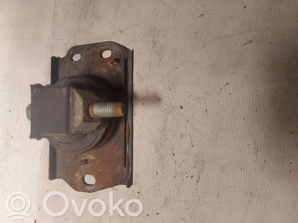 Opel Vivaro Engine mount bracket 