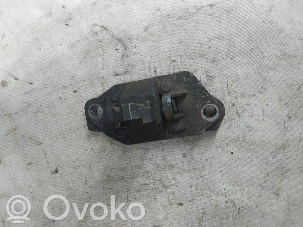 Engine mount bracket   8624757,30748811,9186364,9428872,9485152,9492872