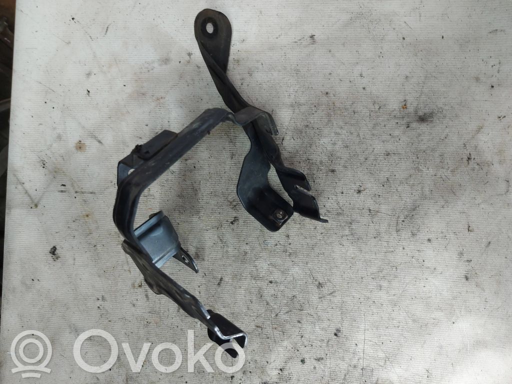 Ford Galaxy Power steering pump mounting bracket 