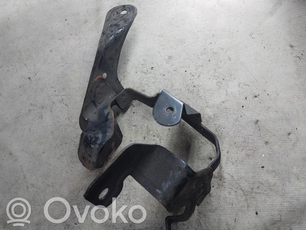 Ford Galaxy Power steering pump mounting bracket 