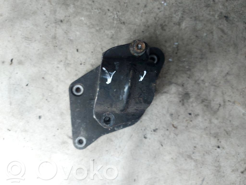 Intercooler pipe mounting bracket   7M3145961G,5M216F086CA