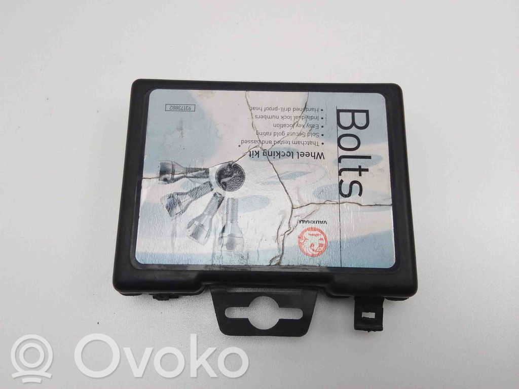 Opel Astra H Varžtai/ veržlės 