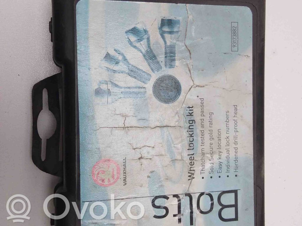 Opel Astra H Varžtai/ veržlės 