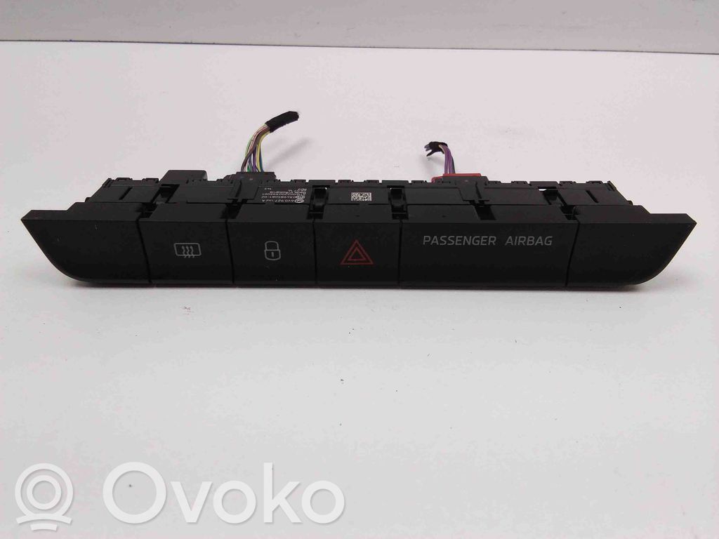 Skoda Fabia Mk3 (NJ) Zestaw przełączników i przycisków 