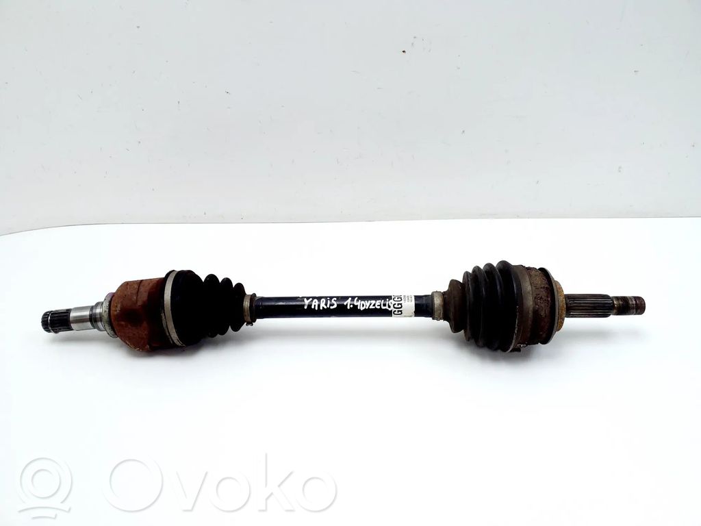 Toyota Yaris Półoś przednia 