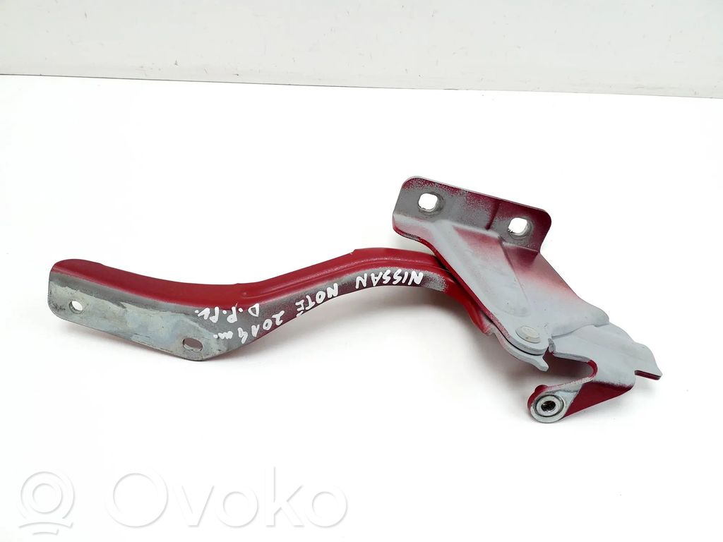 Engine bonnet/hood hinges