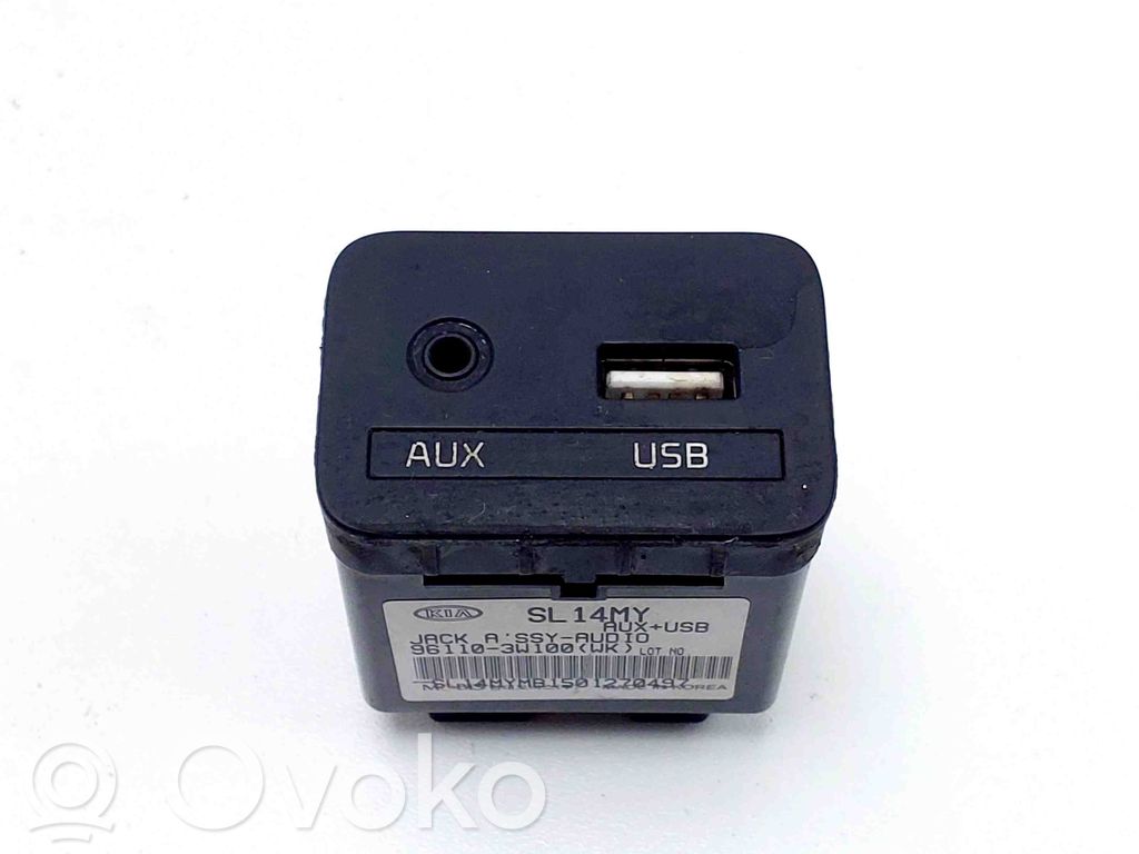Hyundai i40 Enchufe conector entrada auxiliar 