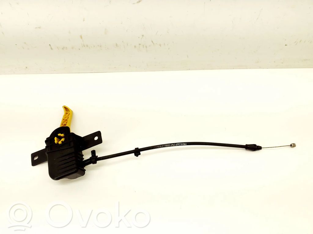 Engine bonnet (hood) release handle   EM2B16A770BB,D923A068