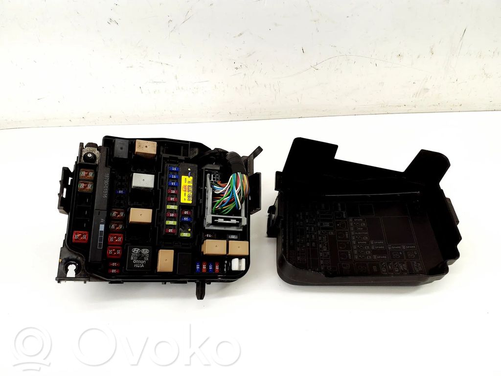 KIA Ceed Fuse box set 