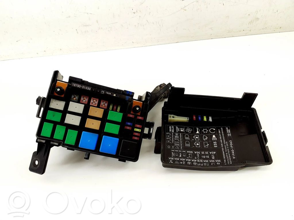 KIA Venga Fuse box set 