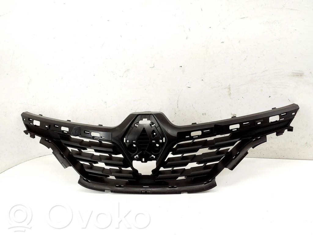 Renault Captur II Front bumper upper radiator grill 