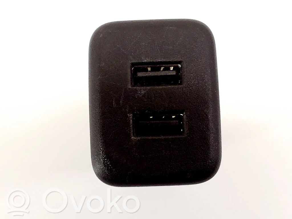Opel Astra K Enchufe conector entrada auxiliar 