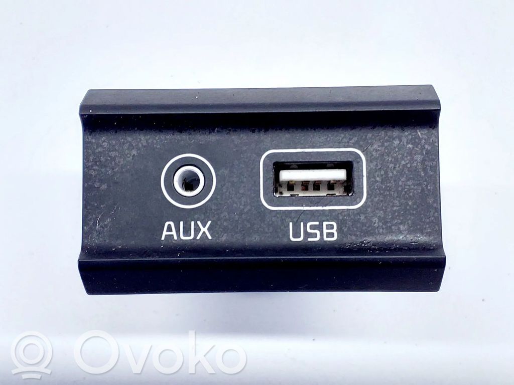 KIA Ceed AUX in-socket connector 