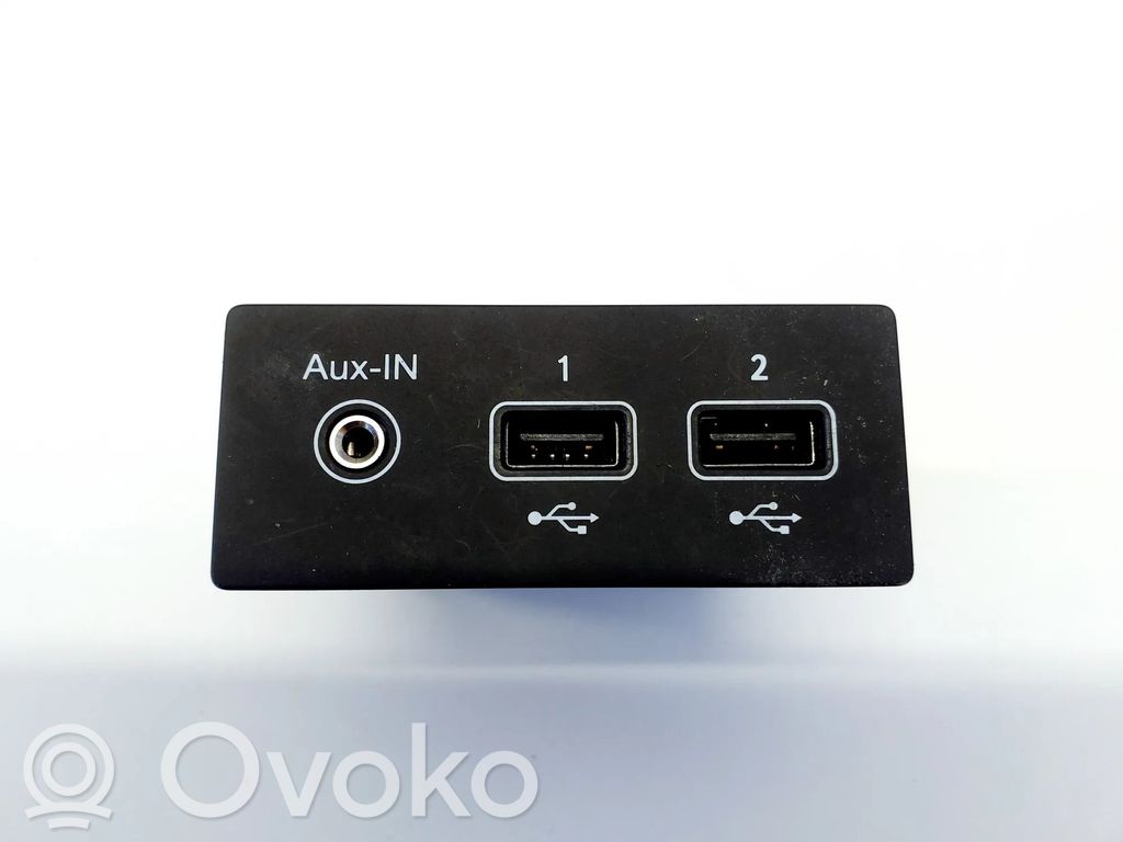 Renault Clio V Enchufe conector entrada auxiliar 